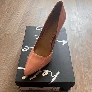 NEW IN BOX Banana Republic pumps pink/peach color